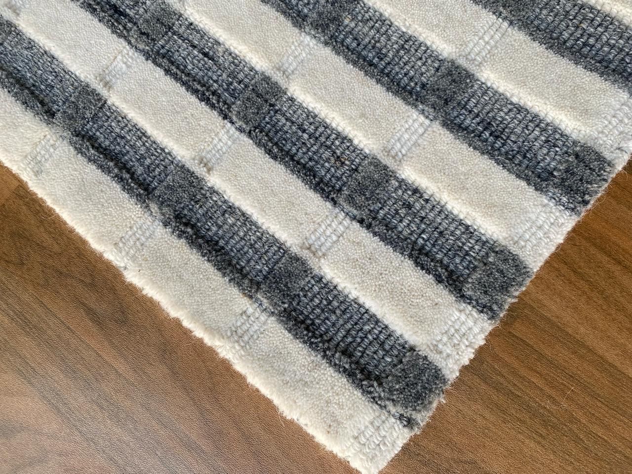 Handloom Rug - Ivory Grid Corner View