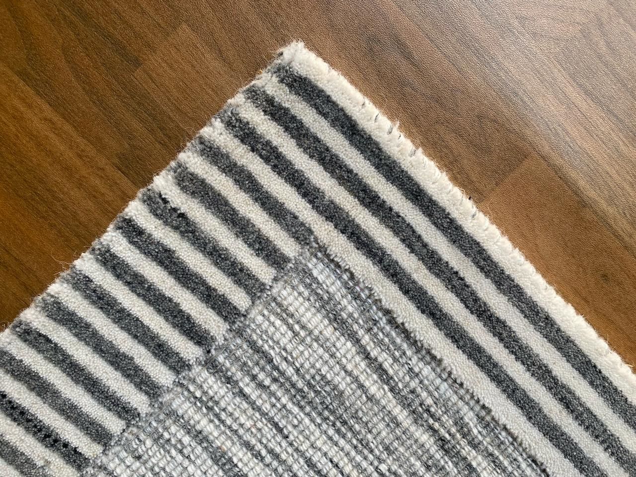 Handloom Rug - Pebble Texture Corner View